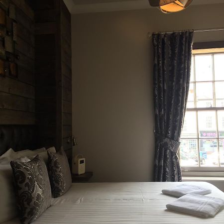 Tilted Wig Hotel Warwick  Bagian luar foto