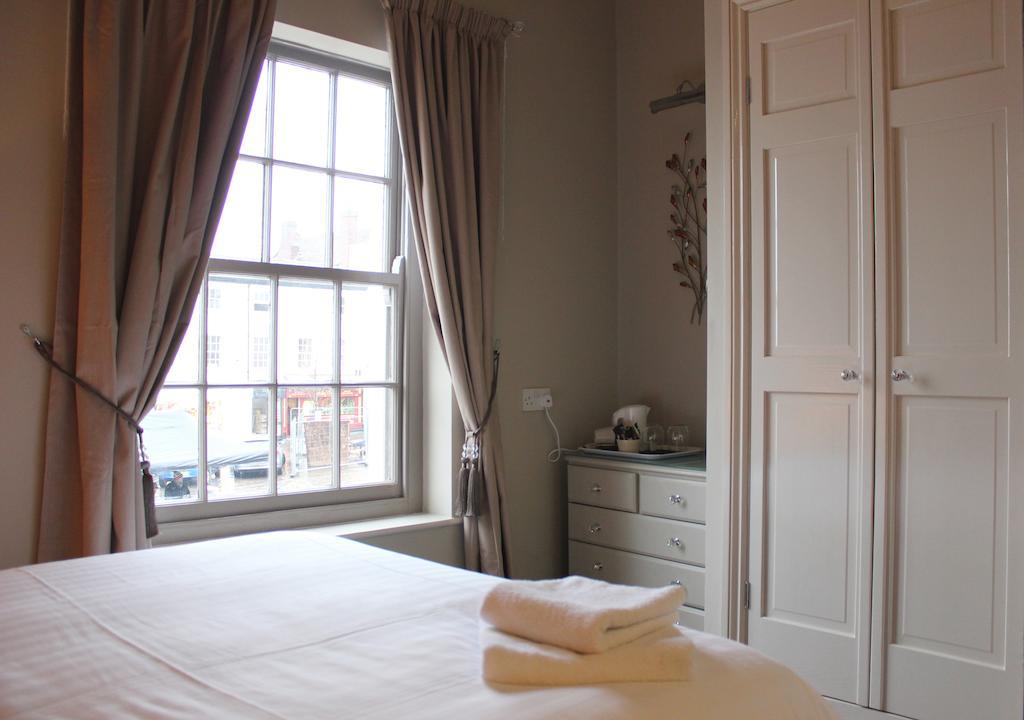 Tilted Wig Hotel Warwick  Ruang foto