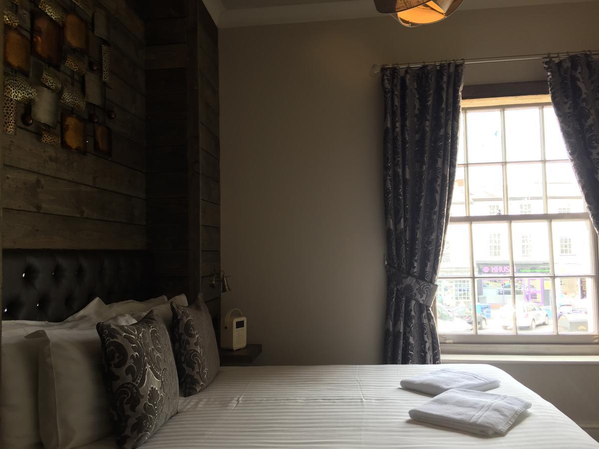 Tilted Wig Hotel Warwick  Bagian luar foto