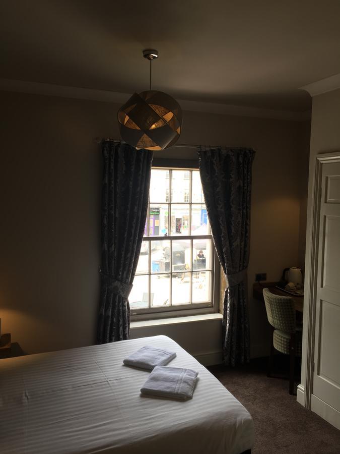 Tilted Wig Hotel Warwick  Bagian luar foto